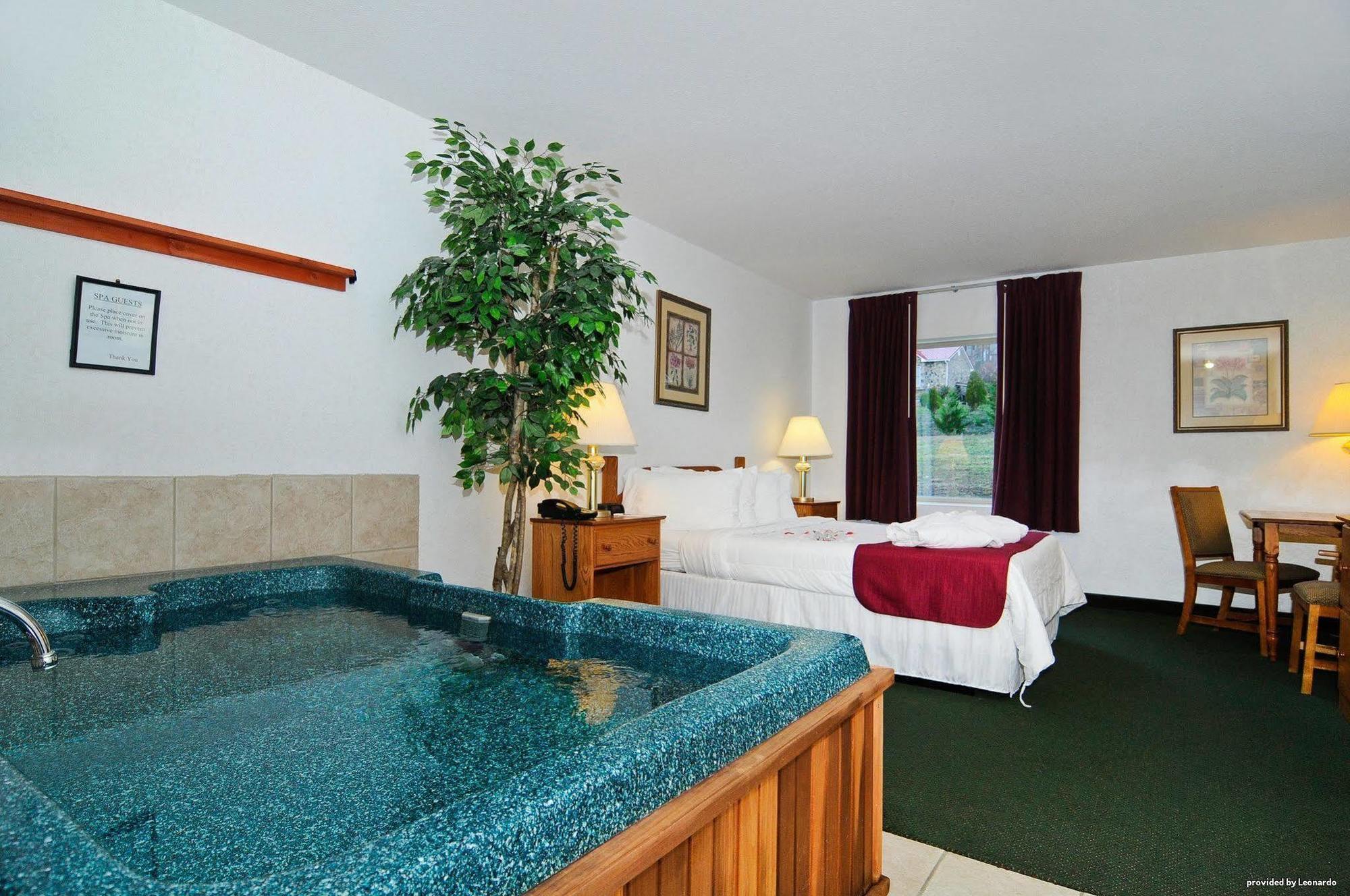 Surestay Plus Hotel By Best Western Беркли-Спрингс Номер фото